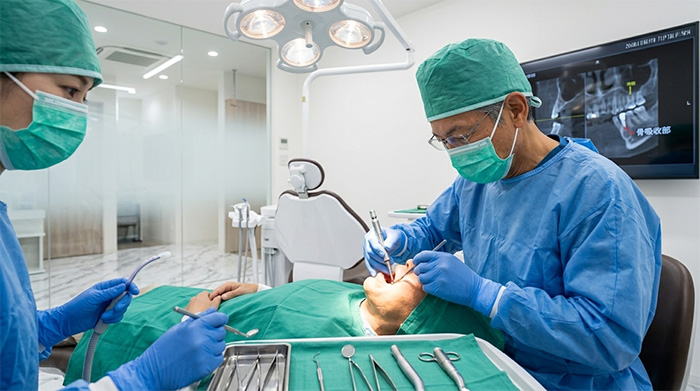 安全第一のインプラント埋入手術